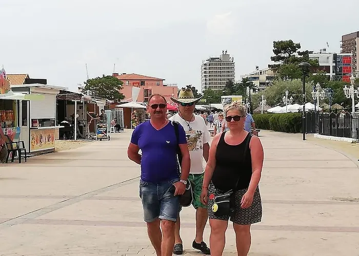 Billy's Two- Bed For Rent At Sunny Apartament *