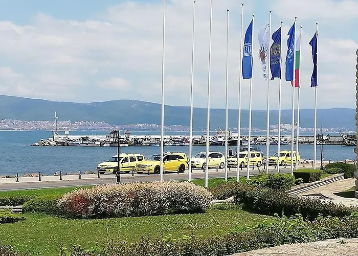 Апартамент Billy's Two- Bed For Rent At Sunny